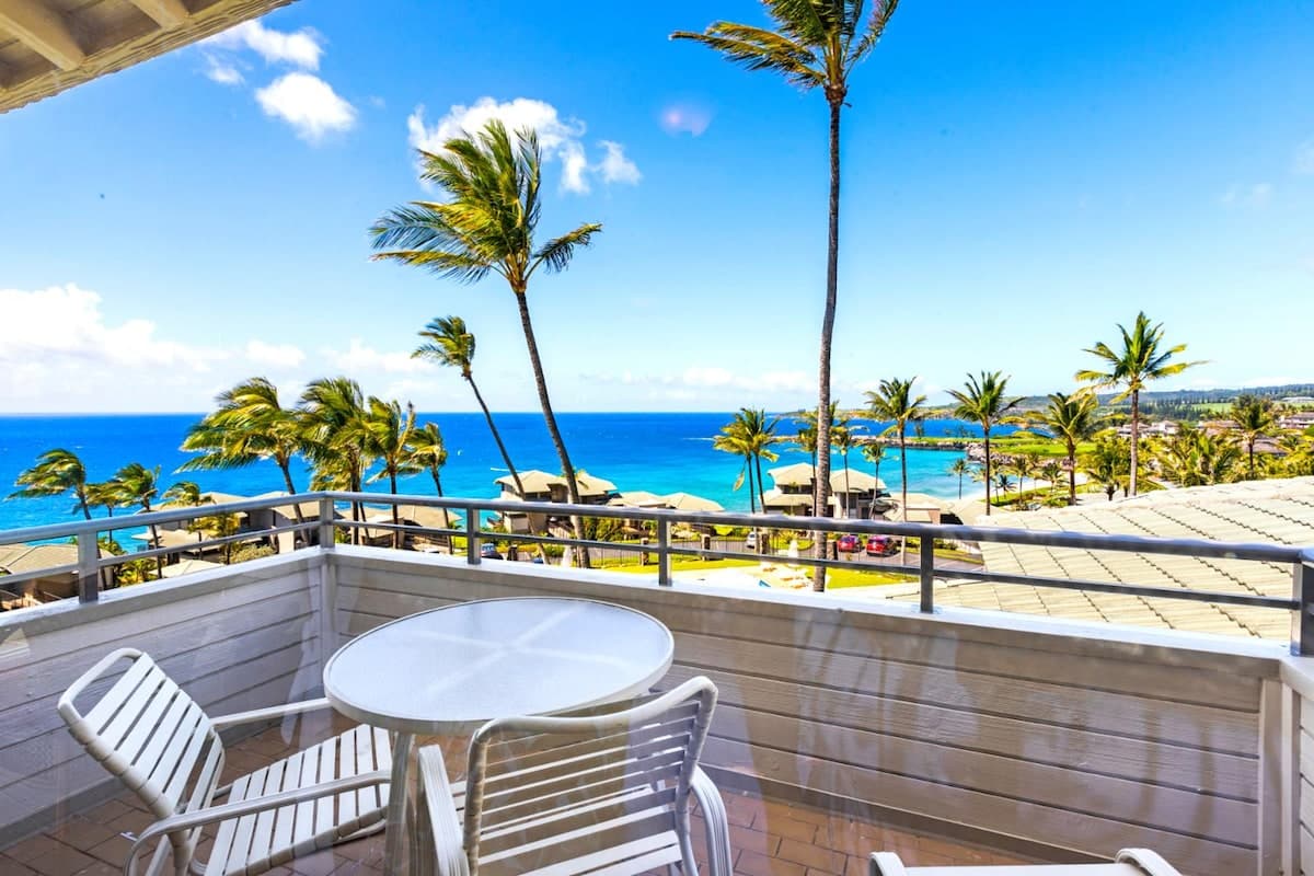 Condo in Lahaina · ★4.86 · 1 bedroom · 2 beds · 2 baths - Photo 1