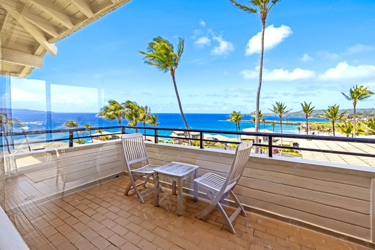 Condo in Lahaina · ★4.86 · 1 bedroom · 2 beds · 2 baths - Photo 3