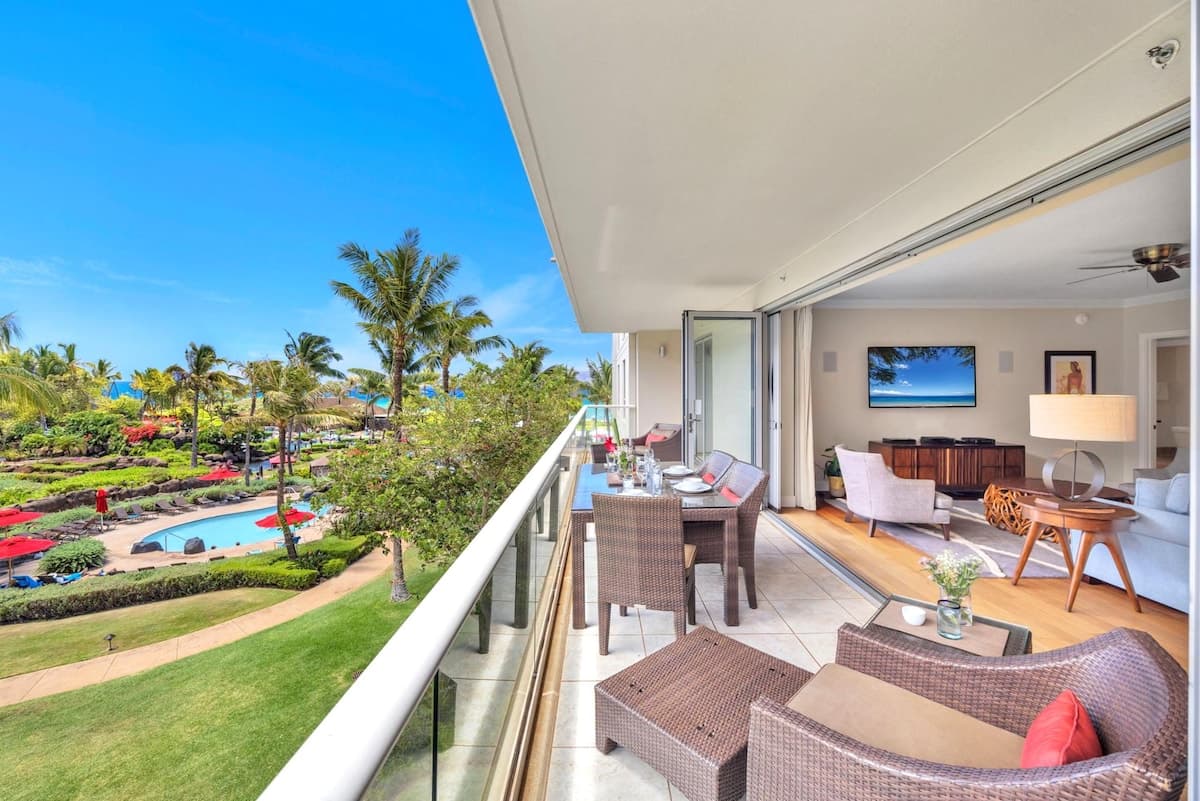 Condo in Lahaina · ★5.0 · 3 bedrooms · 4 beds · 3 baths - Photo 1