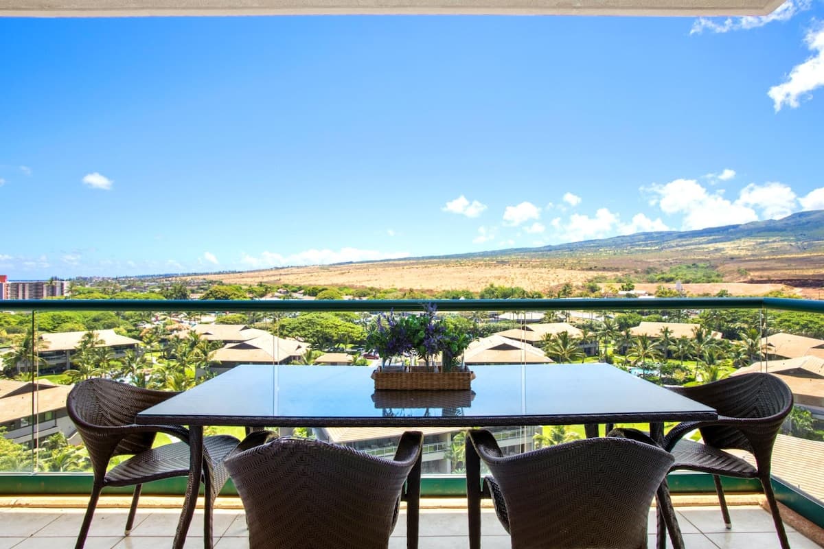 Condo in Lahaina · ★4.92 · 2 bedrooms · 4 beds · 2 private baths - Photo 2