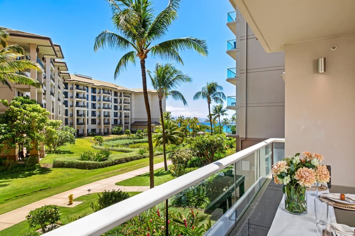 Condo in Lahaina · ★4.89 · 1 bedroom · 2 beds · 1 bath - Photo 4