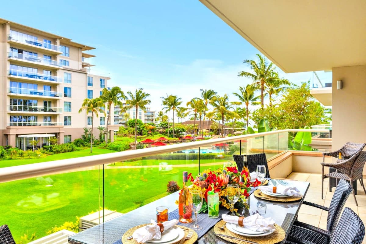 Condo in Lahaina · ★5.0 · 2 bedrooms · 4 beds · 2 baths - Photo 2