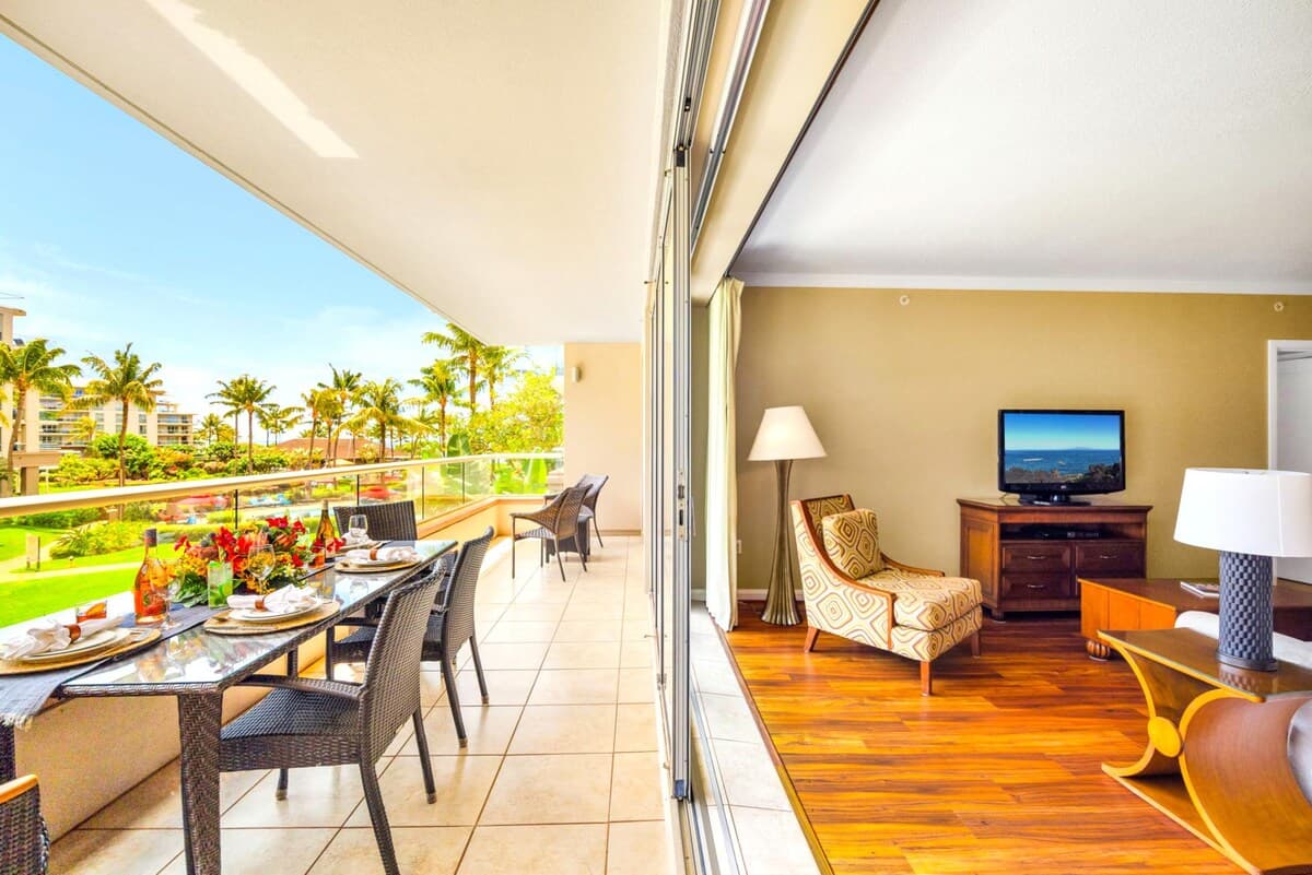 Condo in Lahaina · ★5.0 · 2 bedrooms · 4 beds · 2 baths - Photo 4