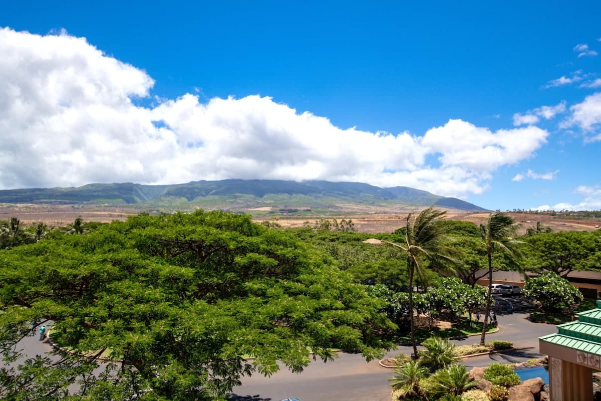 Condo in Lahaina · ★5.0 · 2 bedrooms · 3 beds · 2 baths - Photo 1