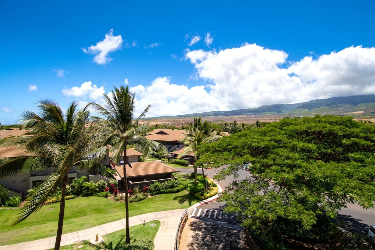 Condo in Lahaina · ★5.0 · 2 bedrooms · 3 beds · 2 baths - Photo 2