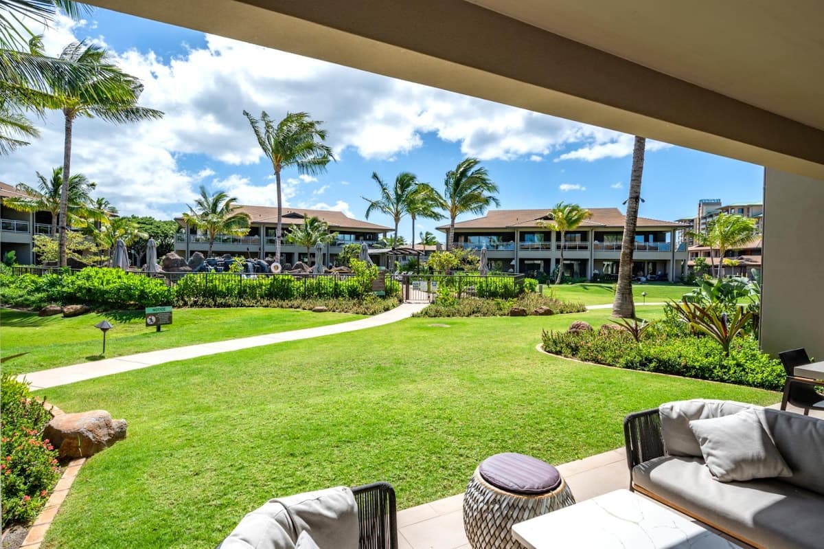 Condo in Lahaina · ★5.0 · 3 bedrooms · 4 beds · 3 baths - Photo 2