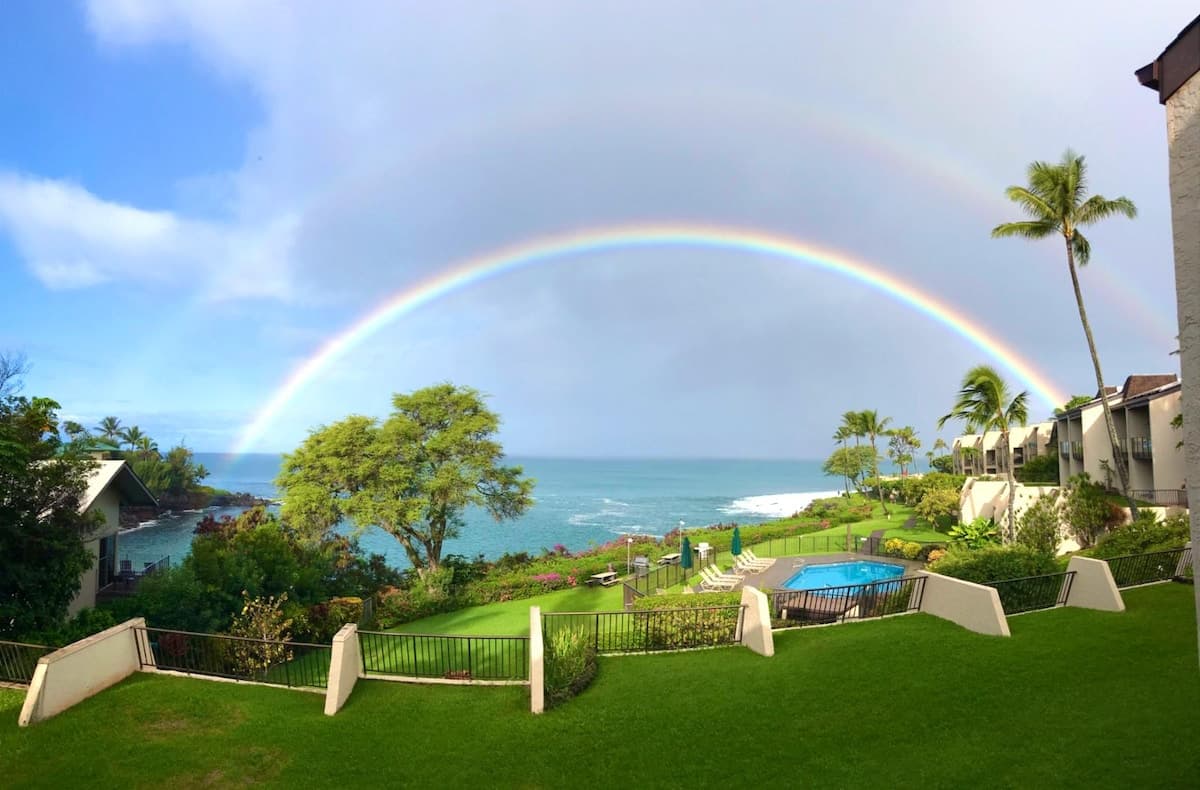 Condo in Lahaina · ★5.0 · 2 bedrooms · 3 beds · 2 baths - Photo 3