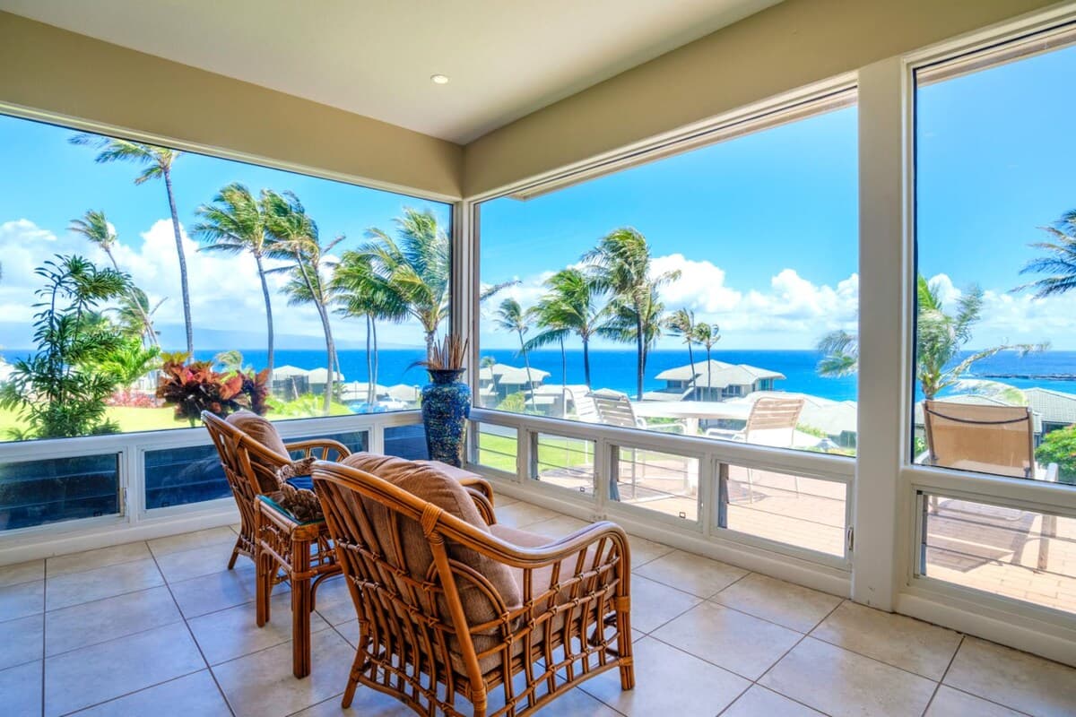 Condo in Lahaina · ★4.67 · 2 bedrooms · 4 beds · 2 baths - Photo 4