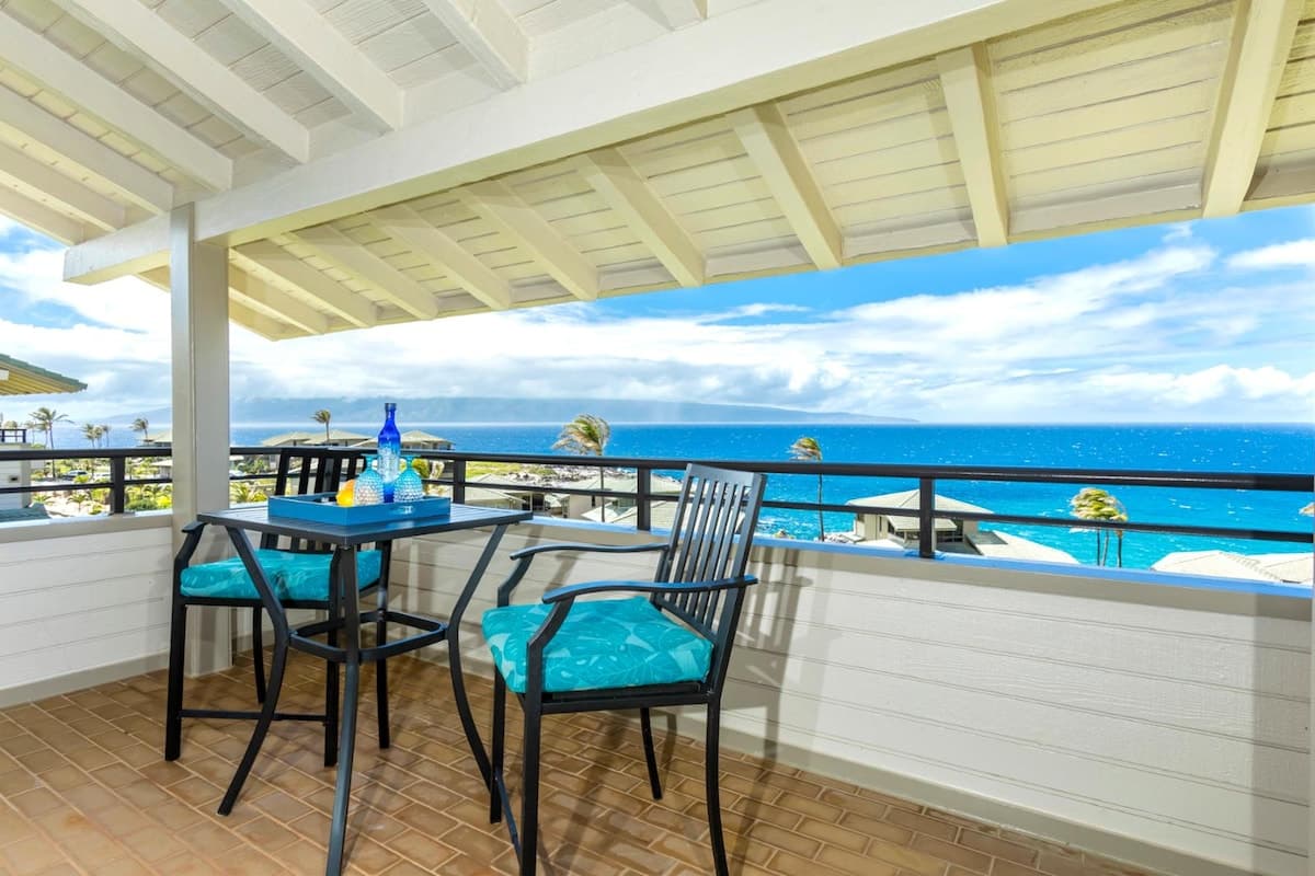 Condo in Lahaina · ★4.94 · 2 bedrooms · 3 beds · 2 baths - Photo 4