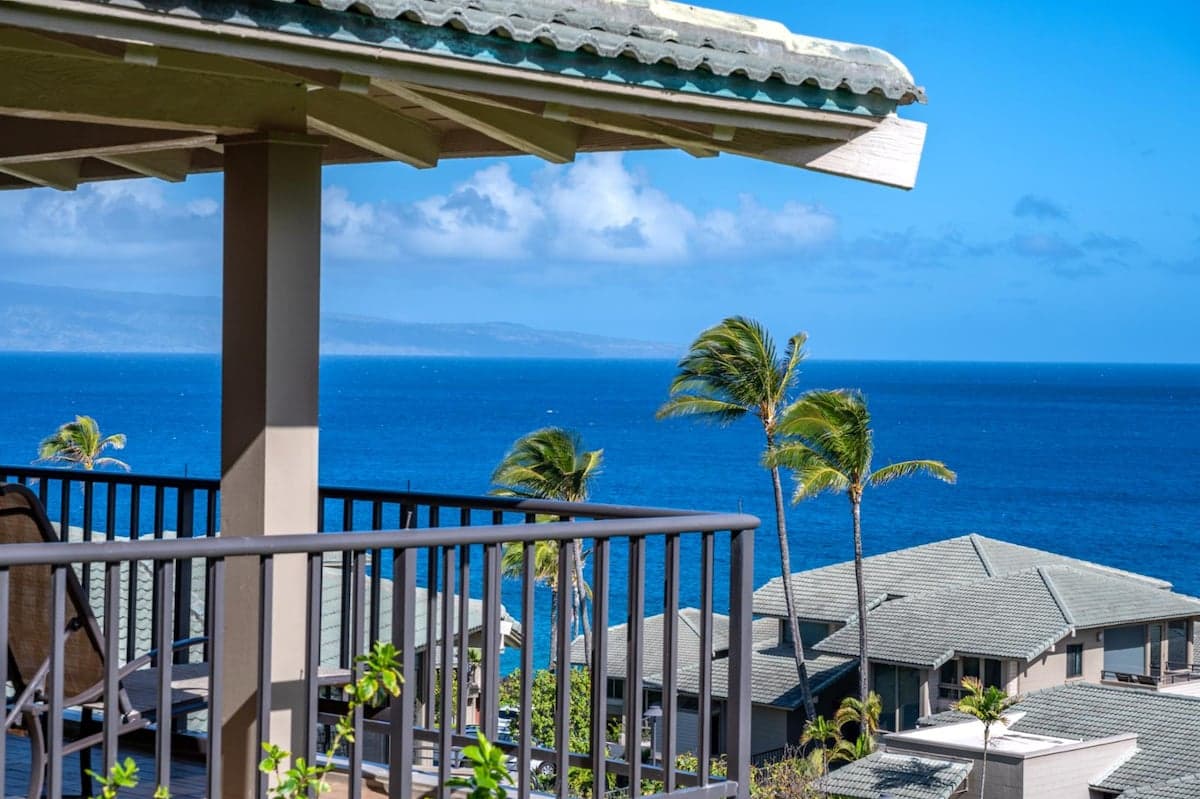 Condo in Lahaina · ★4.67 · 1 bedroom · 2 beds · 2 baths - Photo 3