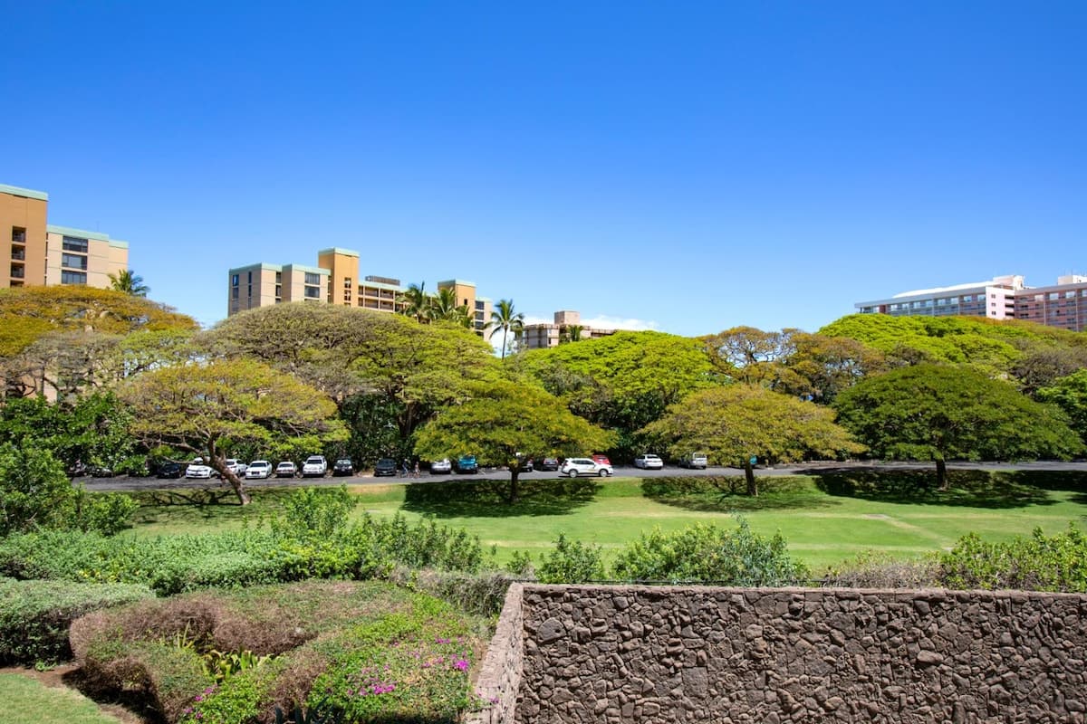 Condo in Lahaina · ★4.71 · 1 bedroom · 2 beds · 1 bath - Photo 1