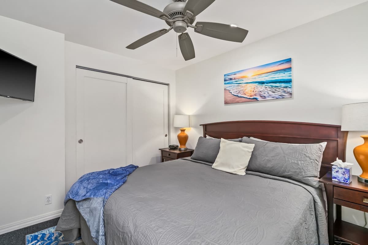 Condo in Kapaa · ★4.83 · 2 bedrooms · 3 beds · 1 private bath - Photo 2