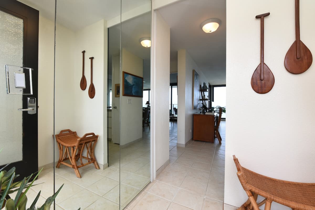 Condo in Lahaina · ★4.89 · 1 bedroom · 2 beds · 2 baths - Photo 5