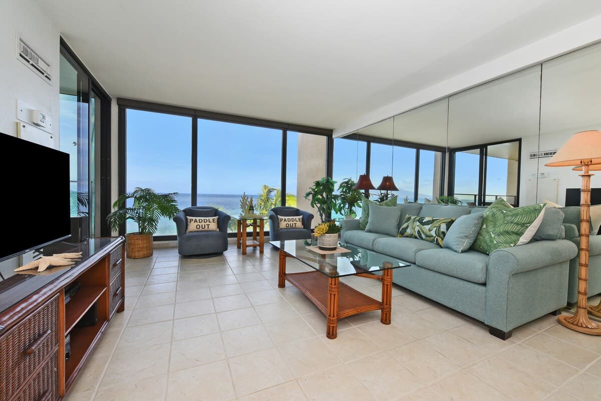 Condo in Lahaina · ★4.89 · 1 bedroom · 2 beds · 2 baths - Photo 3