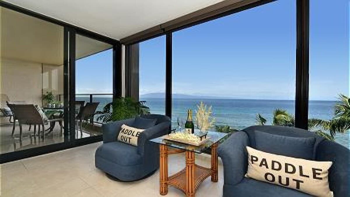 Condo in Lahaina · ★4.89 · 1 bedroom · 2 beds · 2 baths - Photo 2