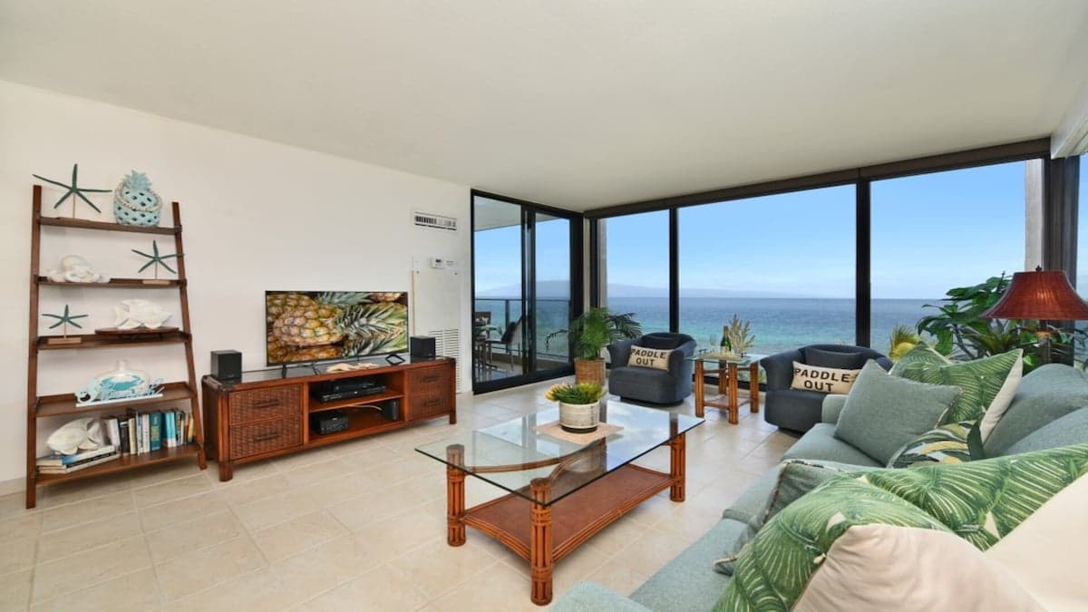 Condo in Lahaina · ★4.89 · 1 bedroom · 2 beds · 2 baths - Photo 1
