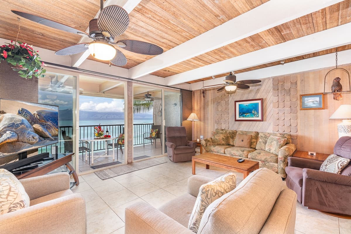 Condo in Lahaina · ★4.98 · 2 bedrooms · 2 beds · 2 private baths - Photo 3