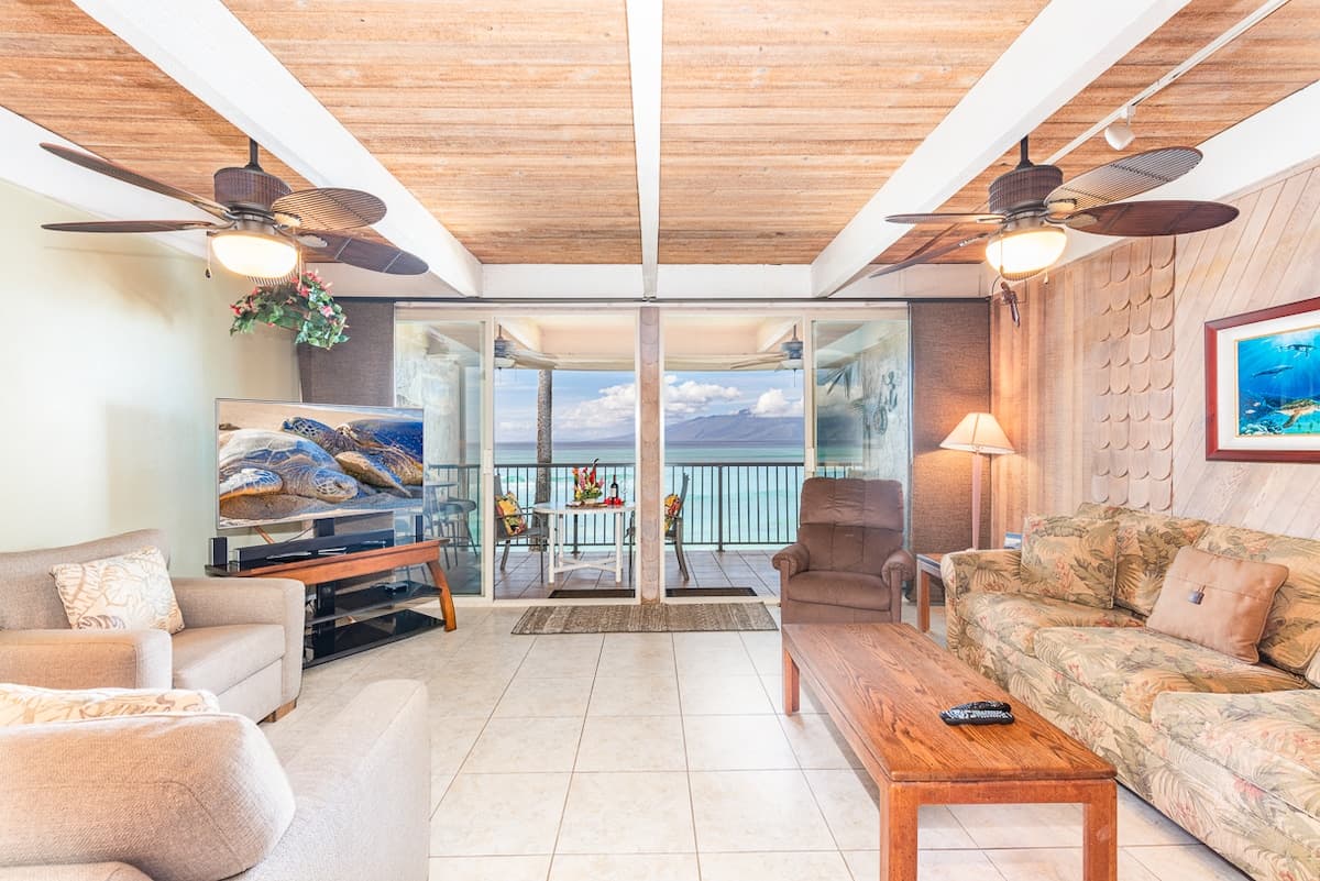 Condo in Lahaina · ★4.98 · 2 bedrooms · 2 beds · 2 private baths - Photo 2