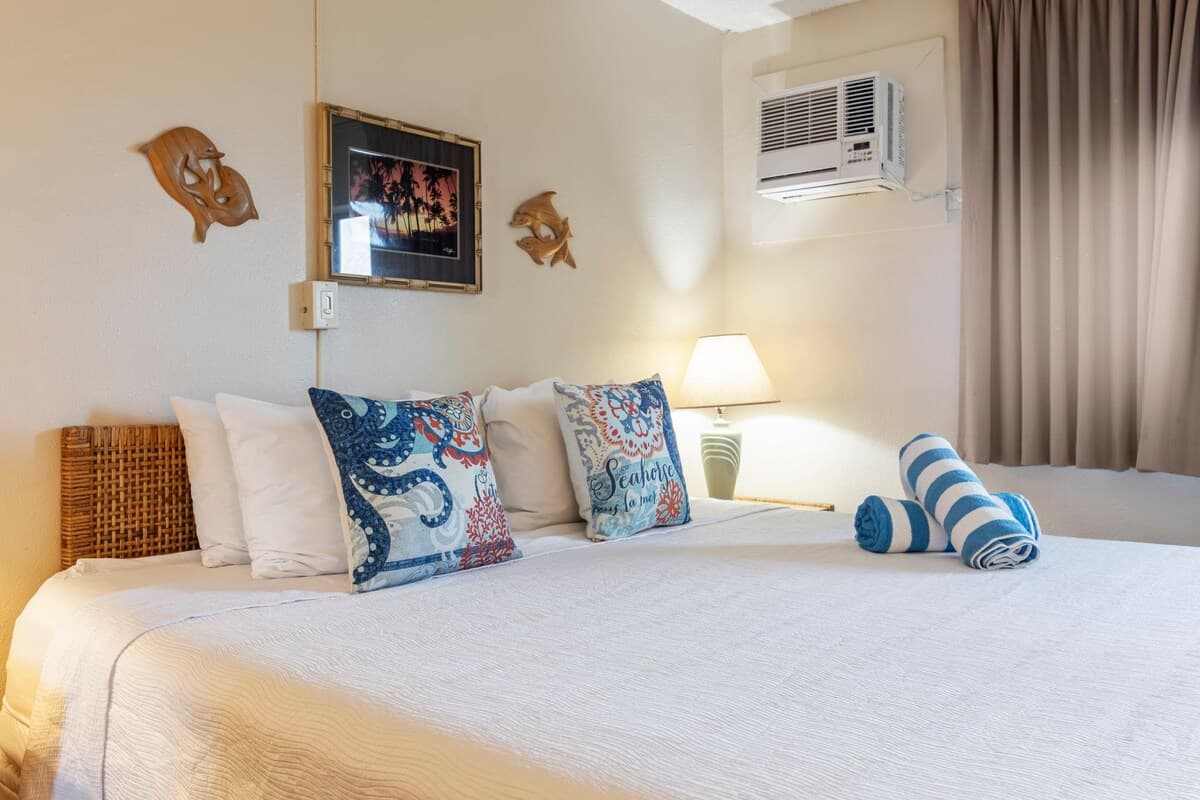 Condo in Kihei · ★4.6 · 2 bedrooms · 4 beds · 2 baths - Photo 3