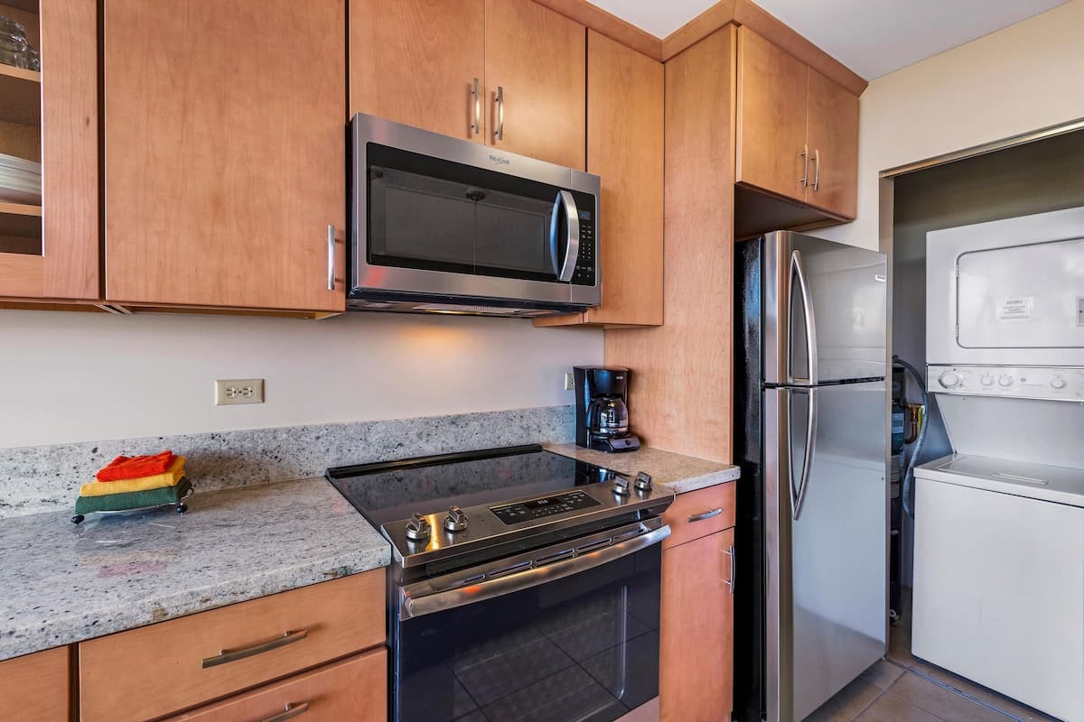 Condo in Kihei · ★4.67 · 2 bedrooms · 3 beds · 2 private baths - Photo 4