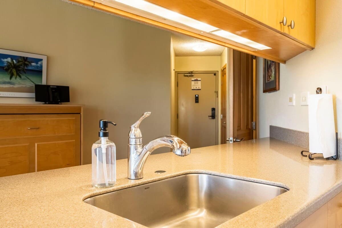 Condo in Kihei · ★5.0 · 1 bedroom · 3 beds · 2 baths - Photo 3