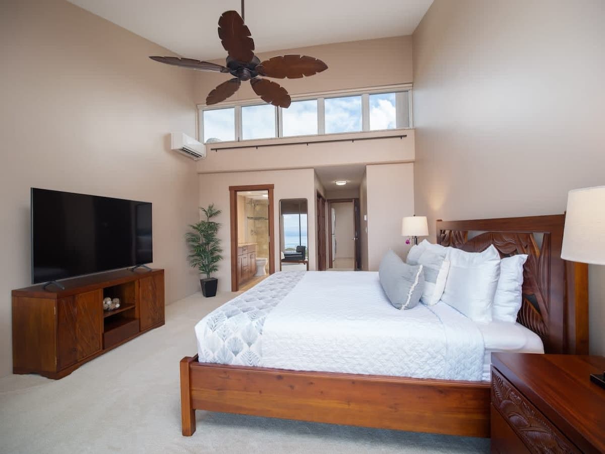 Condo in Lahaina · ★4.98 · 2 bedrooms · 2 beds · 2 baths - Photo 4