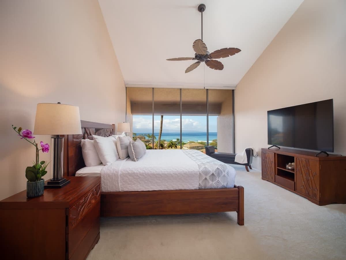 Condo in Lahaina · ★4.98 · 2 bedrooms · 2 beds · 2 baths - Photo 3