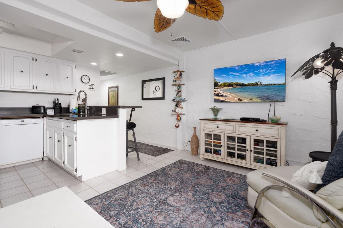 Condo in Kailua-Kona · ★4.78 · 1 bedroom · 2 beds · 1 private bath - Photo 2