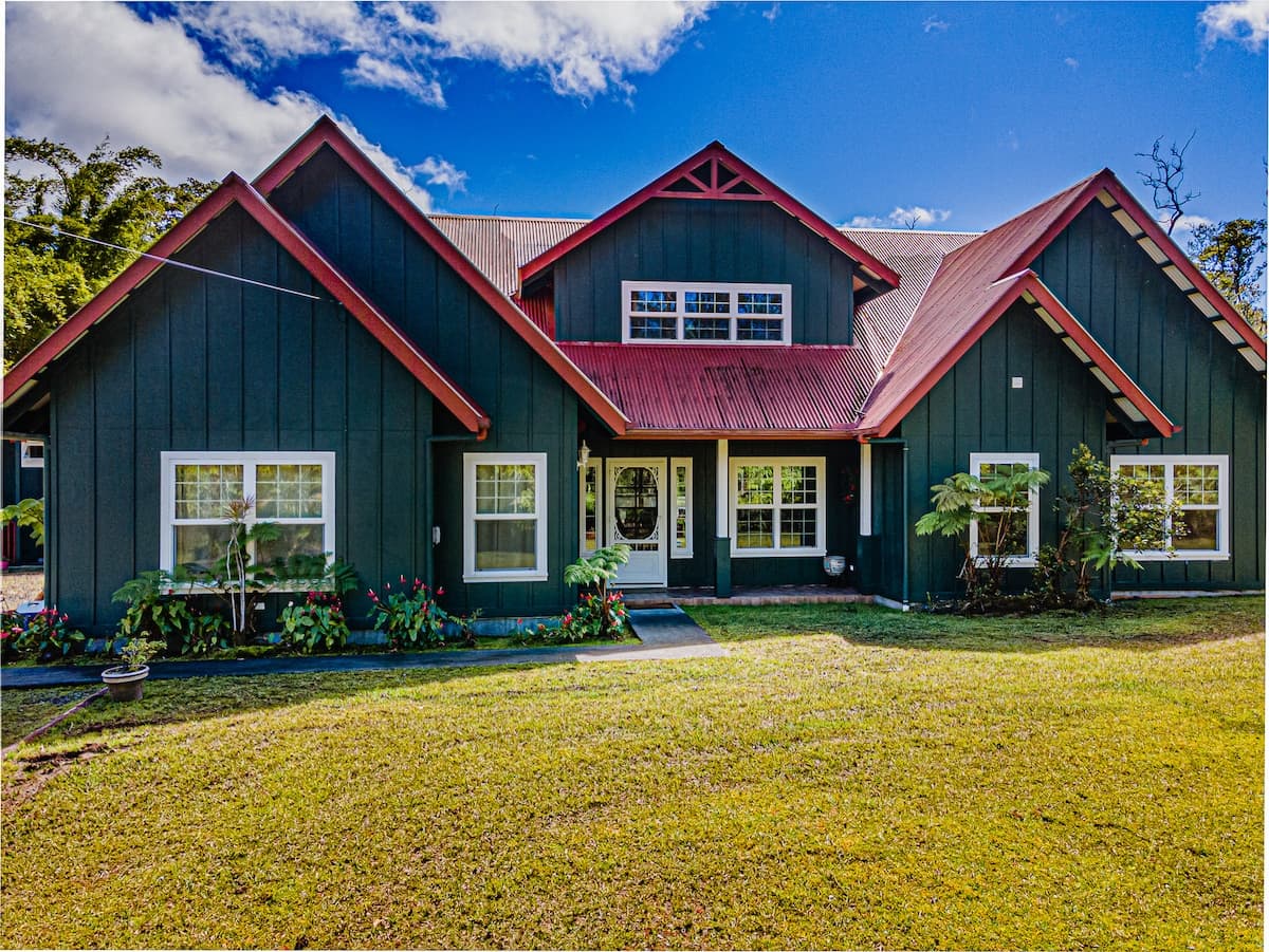 Home in Volcano · ★4.89 · 3 bedrooms · 4 beds · 2 baths - Photo 2