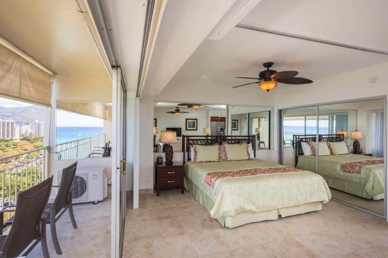 Condo in Honolulu · ★5.0 · 1 bedroom · 1 bed · 1 shared bath - Photo 4