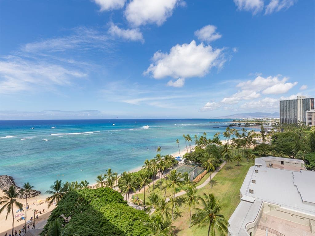 Condo in Honolulu · ★4.33 · Studio · 1 bed · 1 shared bath - Photo 5