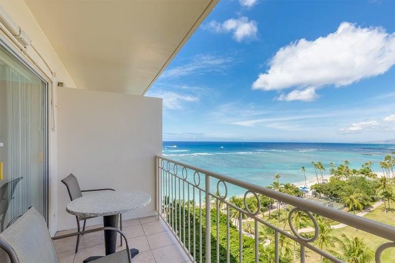 Condo in Honolulu · ★4.33 · Studio · 1 bed · 1 shared bath - Photo 1