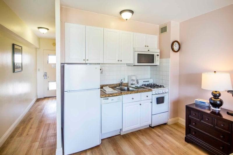 Condo in Honolulu · ★5.0 · Studio · 1 bed · 1 shared bath - Photo 3