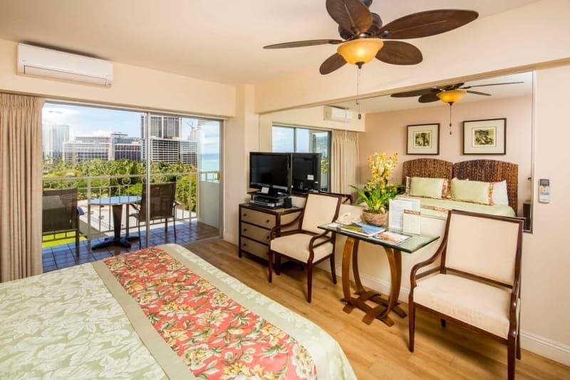 Condo in Honolulu · ★5.0 · Studio · 1 bed · 1 shared bath - Photo 2