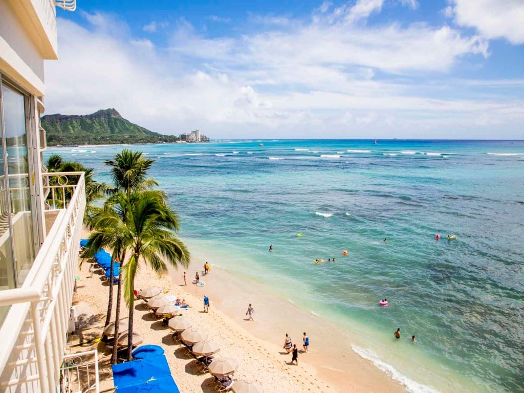 Condo in Honolulu · ★4.76 · 2 bedrooms · 3 beds · 2 shared baths - Photo 5
