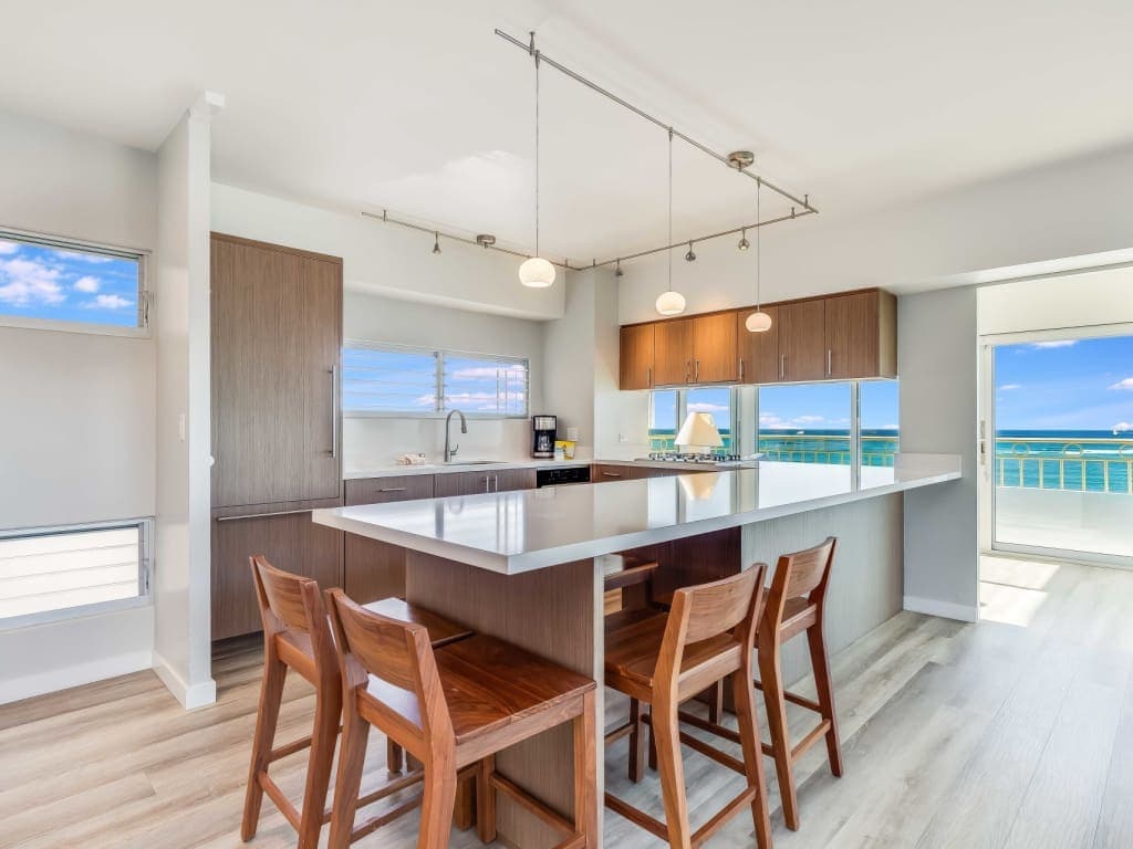 Condo in Honolulu · ★4.76 · 2 bedrooms · 3 beds · 2 shared baths - Photo 3