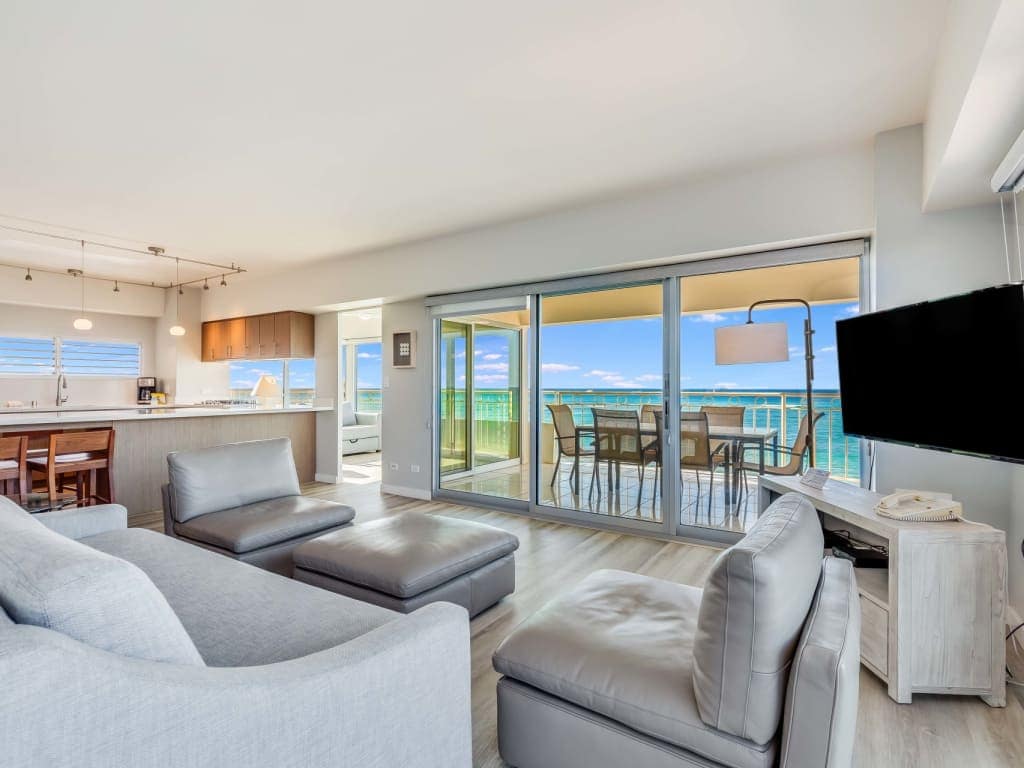 Condo in Honolulu · ★4.76 · 2 bedrooms · 3 beds · 2 shared baths - Photo 2