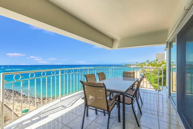 Condo in Honolulu · ★4.76 · 2 bedrooms · 3 beds · 2 shared baths - Photo 1