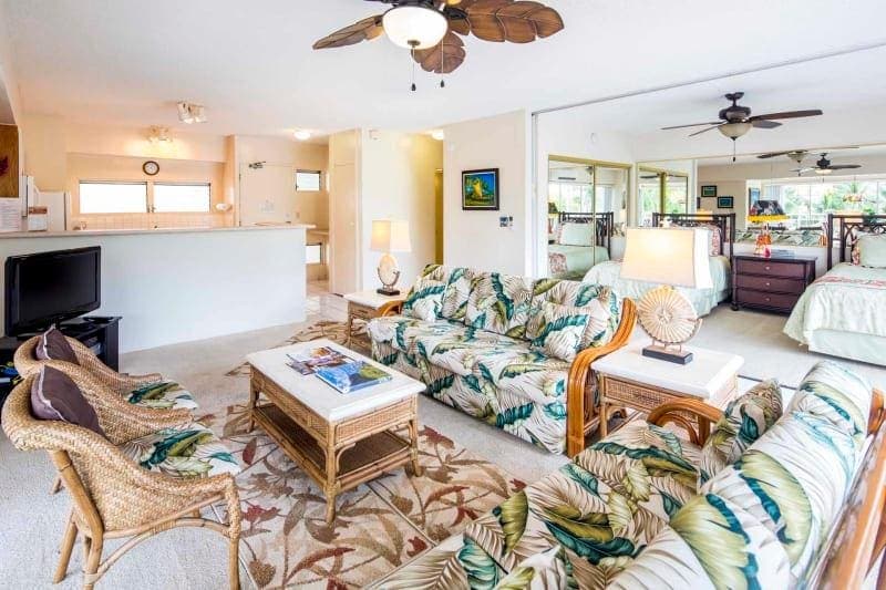 Condo in Honolulu · ★4.8 · 2 bedrooms · 3 beds · 1 private bath - Photo 5