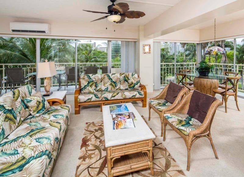 Condo in Honolulu · ★4.8 · 2 bedrooms · 3 beds · 1 private bath - Photo 4