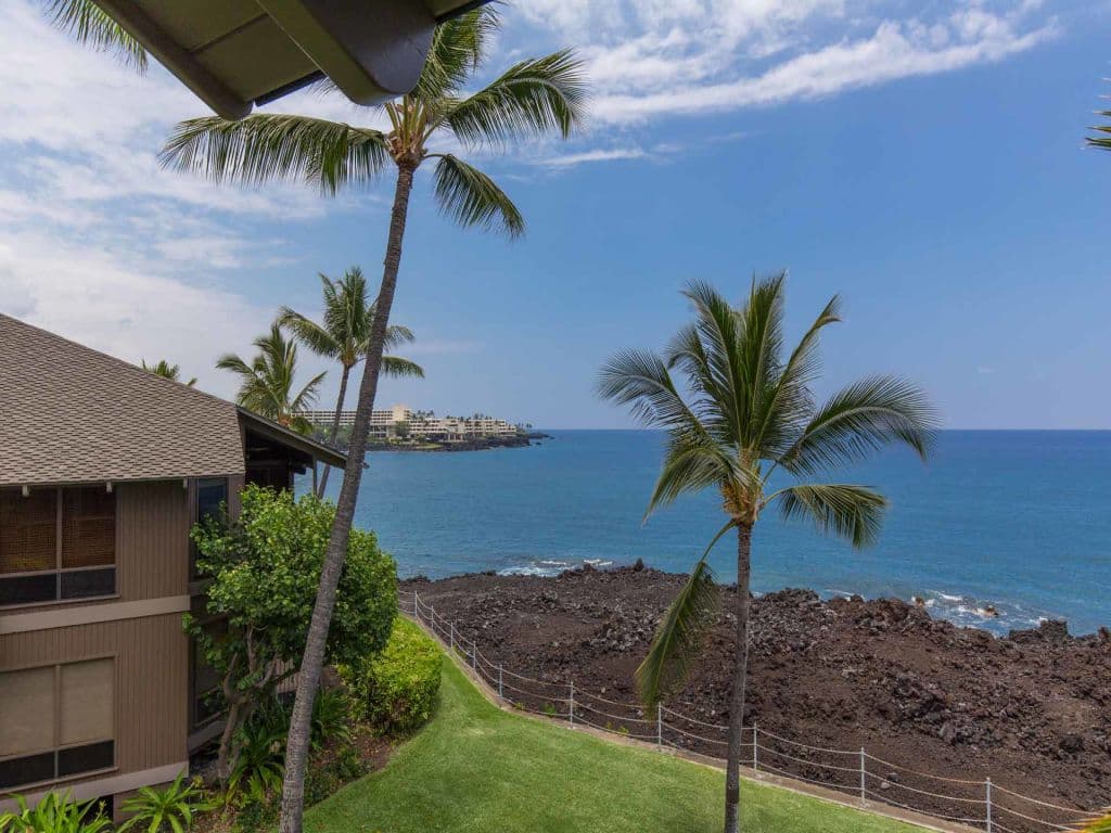 Condo in Kailua-Kona · ★4.82 · 2 bedrooms · 3 beds · 2 baths - Photo 5