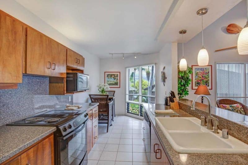 Condo in Kailua-Kona · ★4.82 · 2 bedrooms · 3 beds · 2 baths - Photo 3