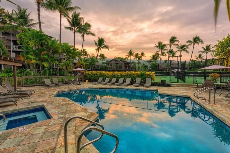 Breezy 2BR condo w/ lanai & hot tub - Photo 5