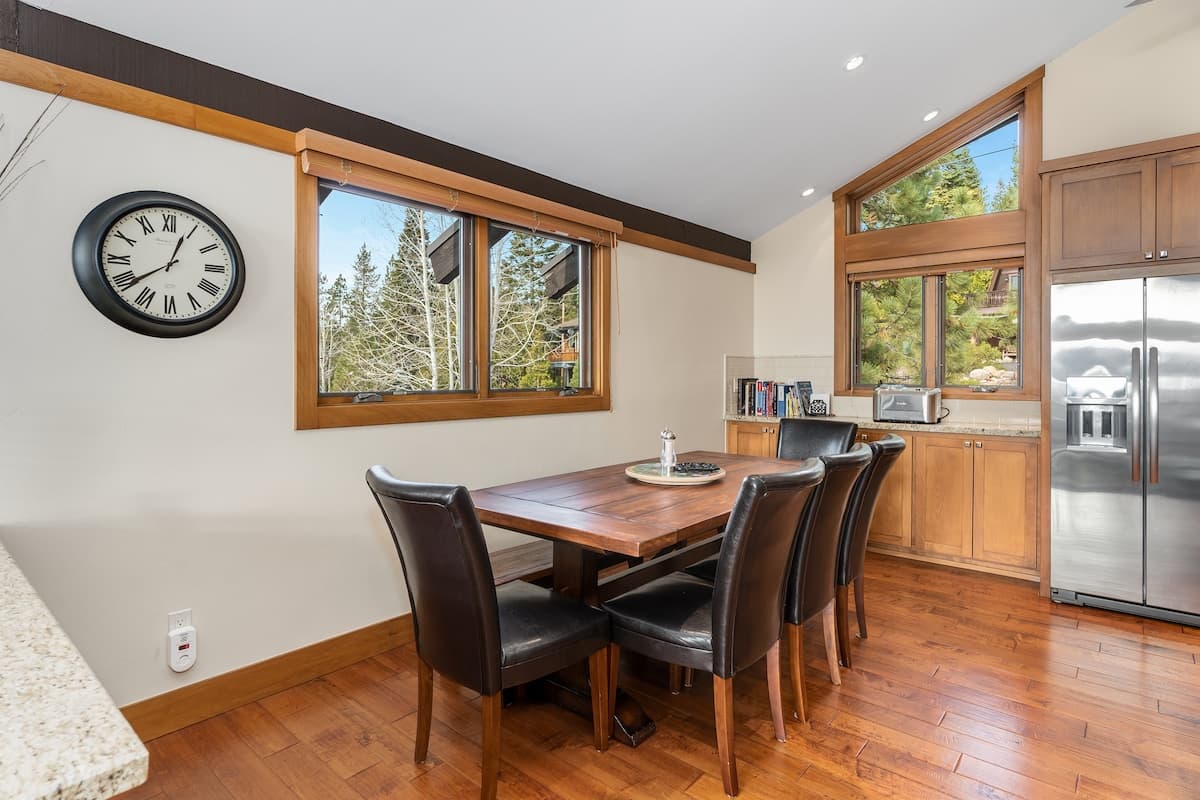 The Pear House Hot Tub, Pool Table, Lake Views - Photo 4