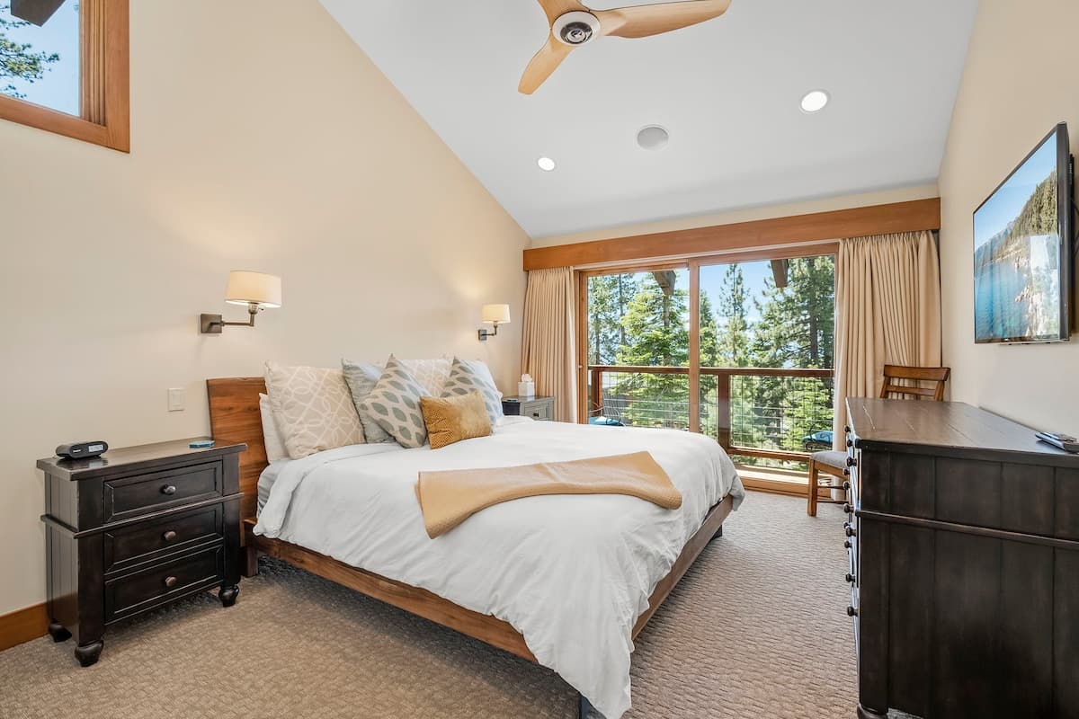 The Pear House Hot Tub, Pool Table, Lake Views - Photo 5
