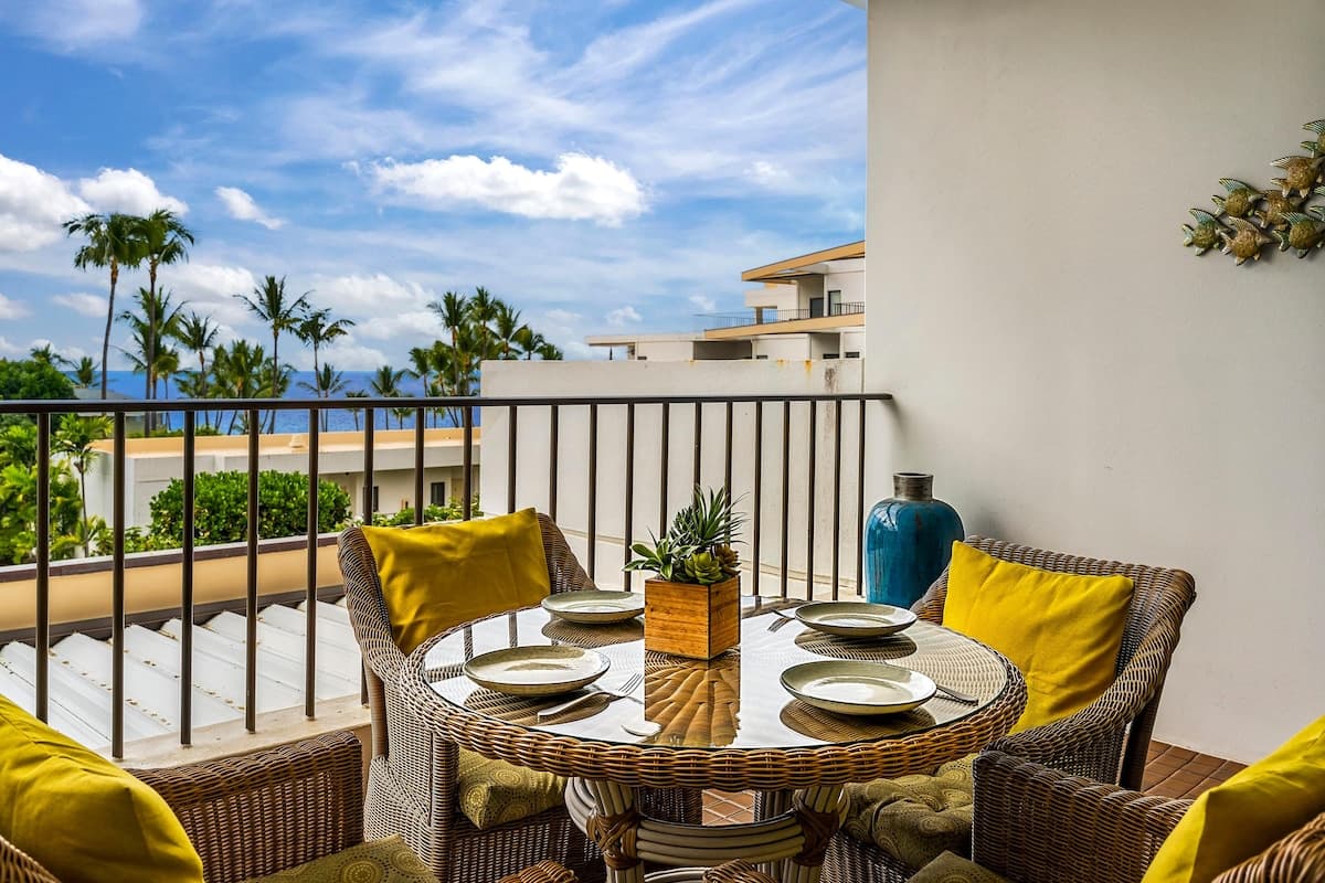 Condo in Kailua-Kona · ★4.73 · 1 bedroom · 2 beds · 1 bath - Photo 1