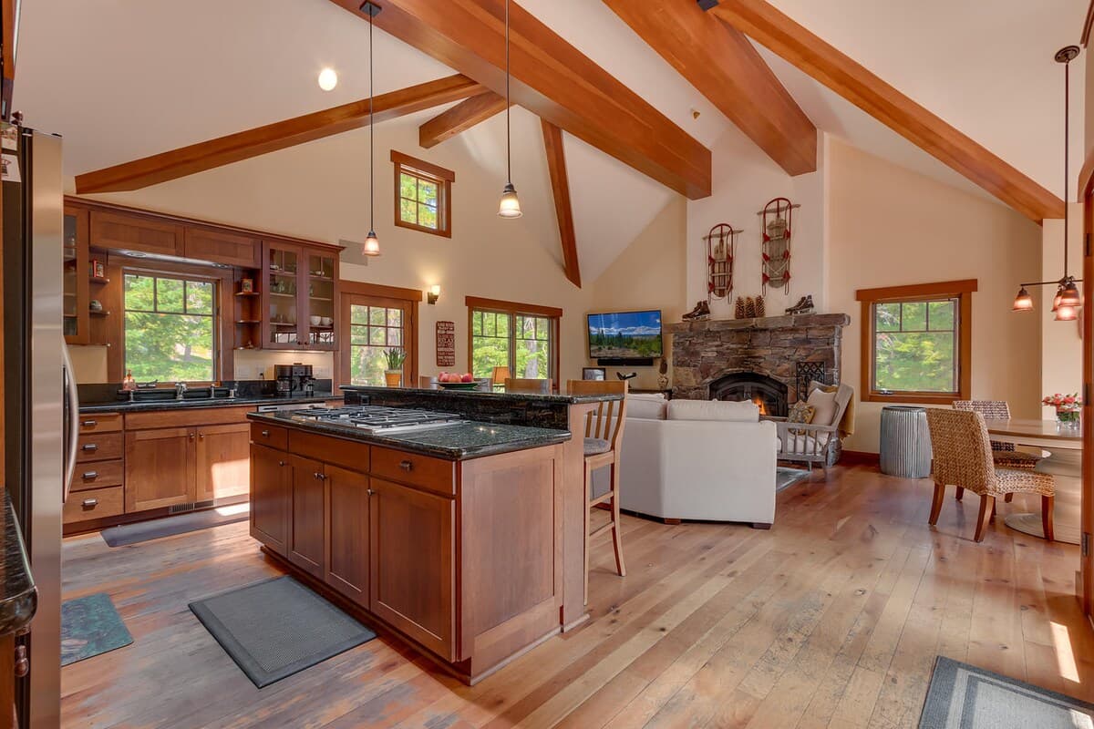 Luxury North Lake Tahoe Retreat for Groups - Photo 2