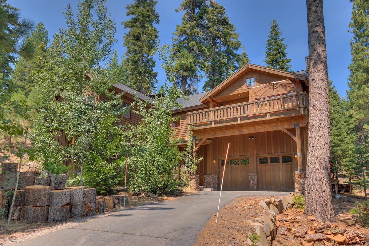 Luxury North Lake Tahoe Retreat for Groups - Photo 4