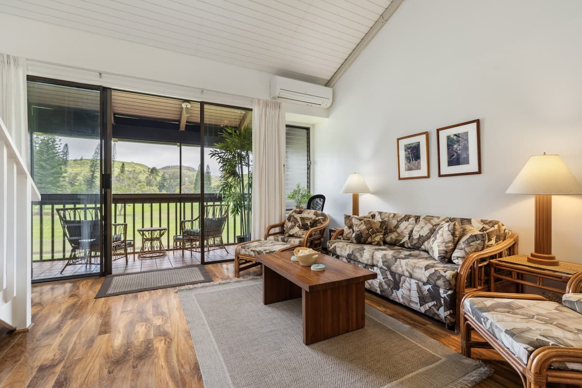 Condo in Kahuku · ★4.84 · 2 bedrooms · 4 beds · 2 private baths - Photo 2