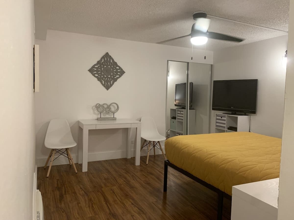 Condo in Honolulu · ★4.69 · 1 bedroom · 1 bed · 1 private bath - Photo 2